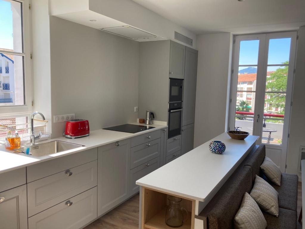 Superbe Appartement T3 Au Centre Plage .Parking Hendaye Exterior photo